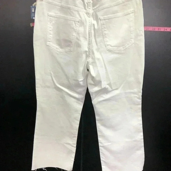 Universal Thread Ankle boot cut jeans, frayed hem line,5 pocket belt loop - Picture 3 of 7